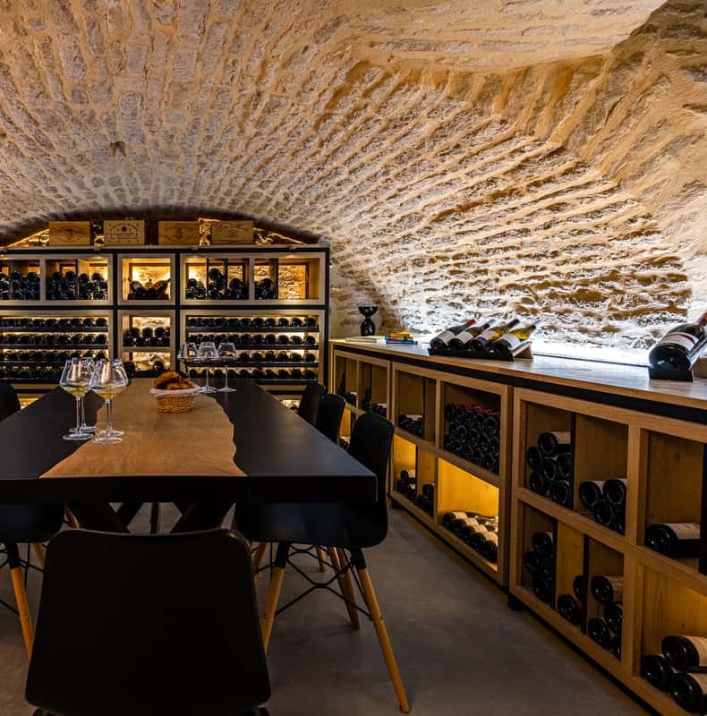 Dijon: La Cave du Palais Burgundy Wine Tasting Experience