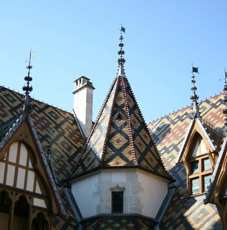 Pointed dormers and lozenge-patterned glazed tiles on the Hôtel-Dieu roof